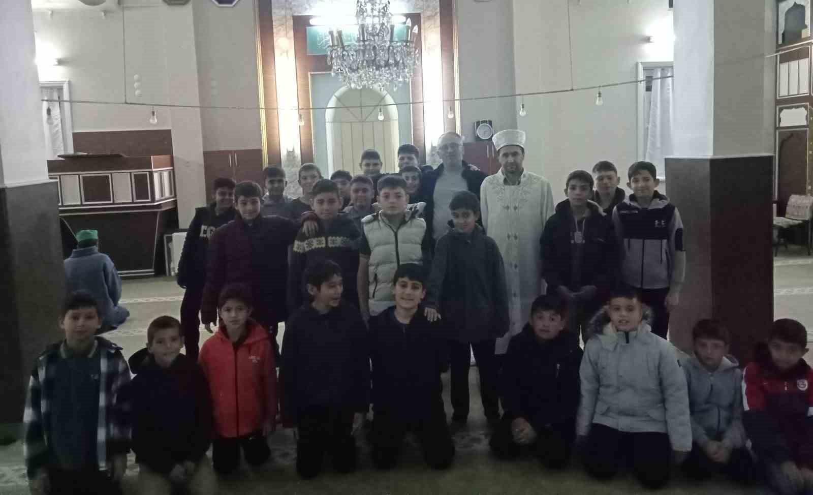 Karapınar’da öğrenciler sabah namazında buluştu