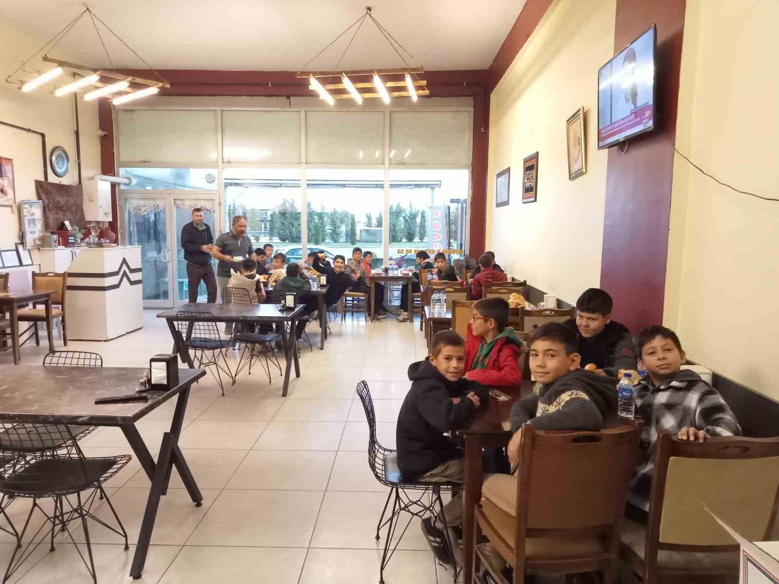 Karapınar&rsquo;da &ouml;ğrenciler sabah namazında buluştu
