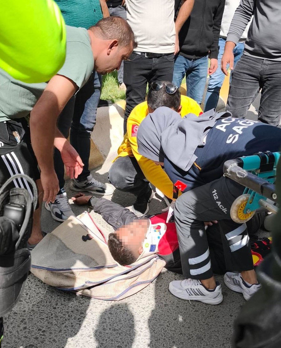 Iğdır’da otomobil motosiklete çarptı: 1 yaralı