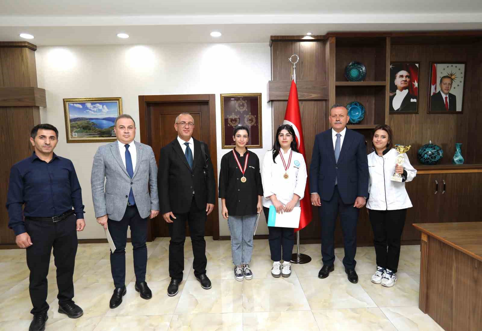 BE&Uuml; gastronomi &ouml;ğrencileri  "Yokluktan Tercihe" adlı tabaklarıyla T&uuml;rkiye ikincisi oldu
