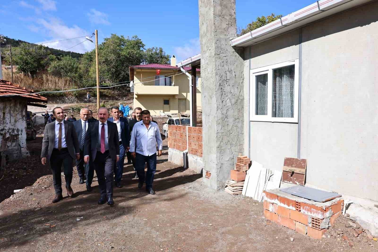 Çorum’da yangında evlerini kaybeden aileler yeni yuvalarına kavuştu