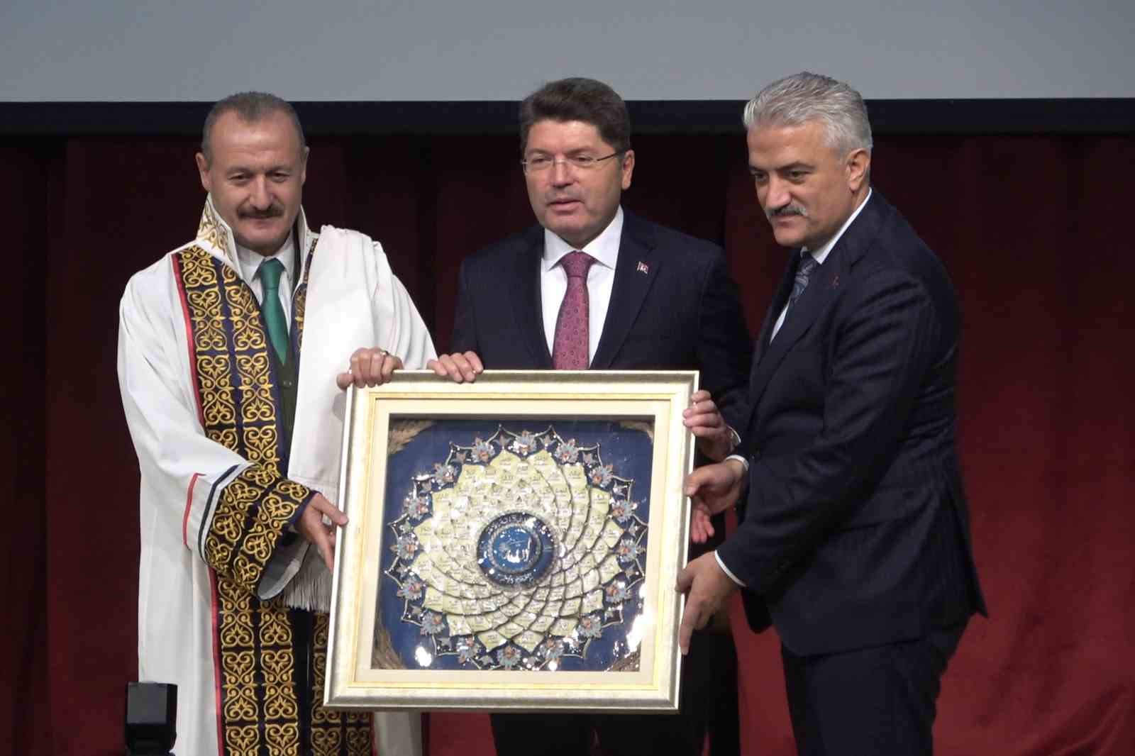 Kırıkkale Valisi Makas: "Gen&ccedil;ler, T&uuml;rkiye Y&uuml;zyılı&rsquo;nda b&uuml;y&uuml;k g&ouml;rev &uuml;stlenecek"
