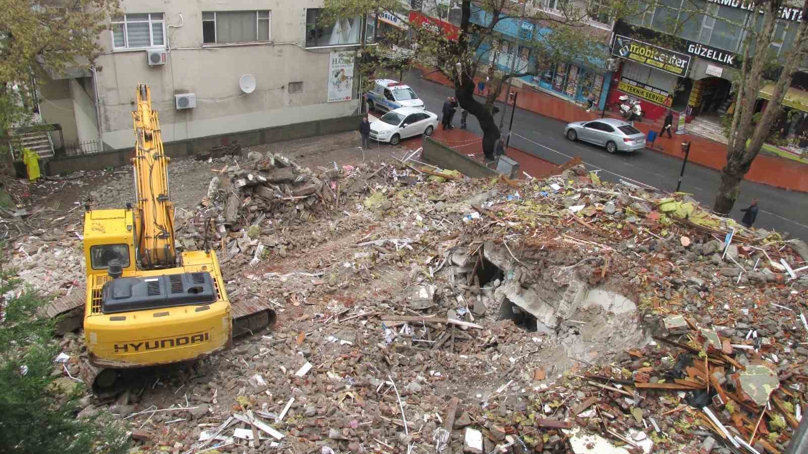Ereğli’de bina yıkımı sırasında gaz sızıntısı paniğe neden oldu