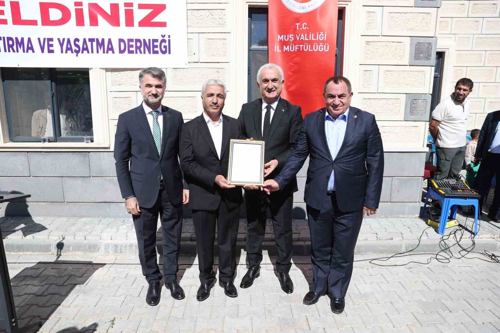 Muş&rsquo;ta &Uuml;&ccedil;evler K&ouml;y&uuml; Camisi ibadete a&ccedil;ıldı
