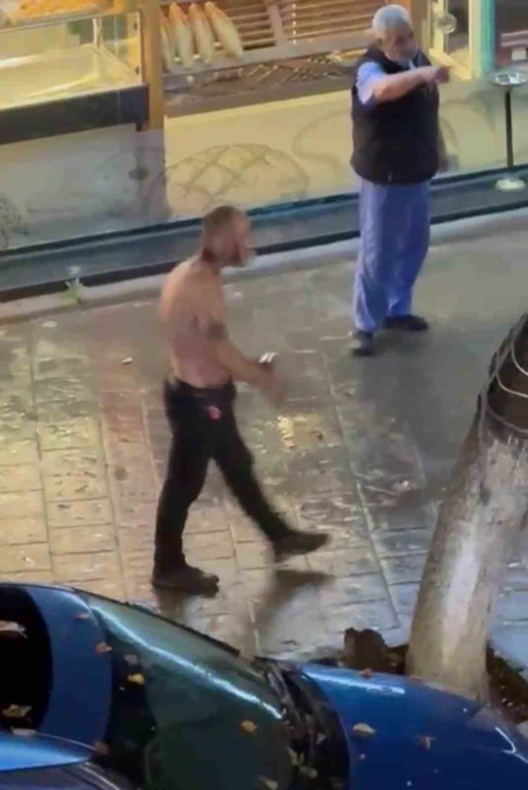 Jiletle kendini kesip &ccedil;evreye rahatsızlık veren şahsın &ouml;ld&uuml;r&uuml;lmesiyle ilgili 3 kişi tutuklandı
