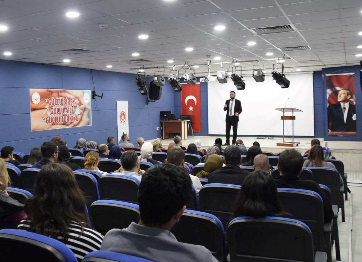 Muş&rsquo;ta Aile ve Sosyal Hizmetler İl M&uuml;d&uuml;rl&uuml;ğ&uuml; personeline travma eğitimi
