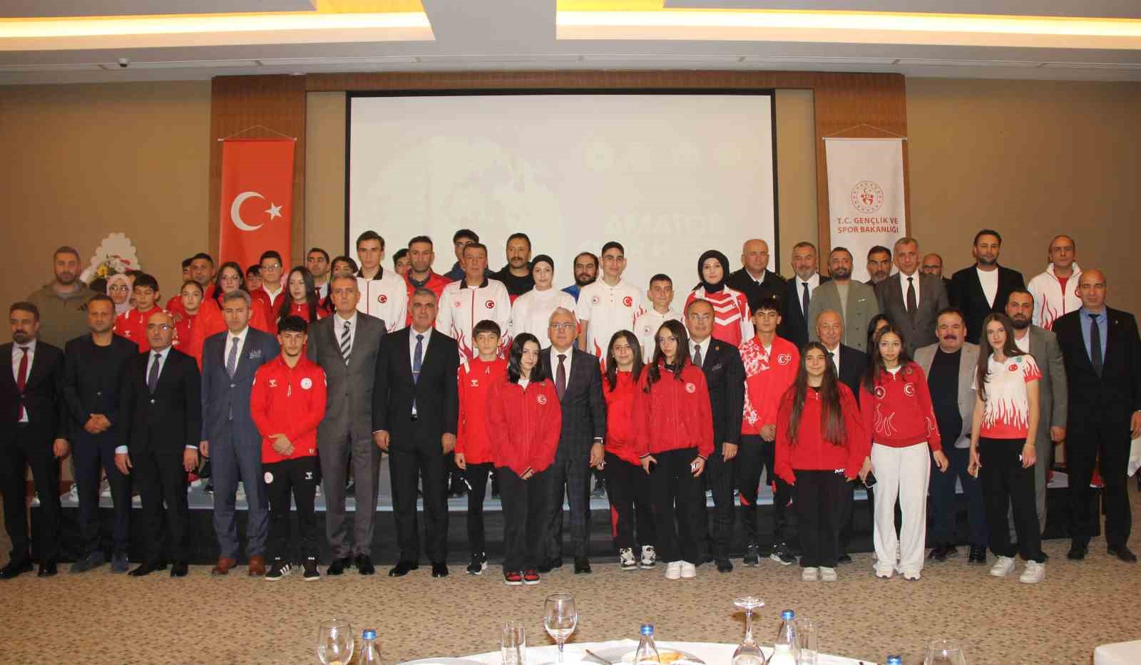 Sivas’ta "Zirvedeki Yiğidolar" ödüllerini aldı