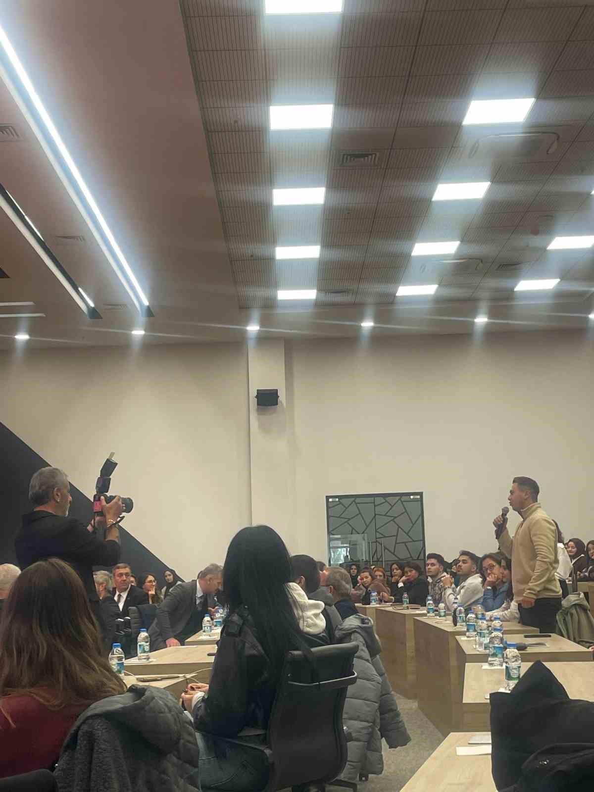 Pazarlama &ouml;ğrencilerine "Dijital Usta Projesi" tanıtımı
