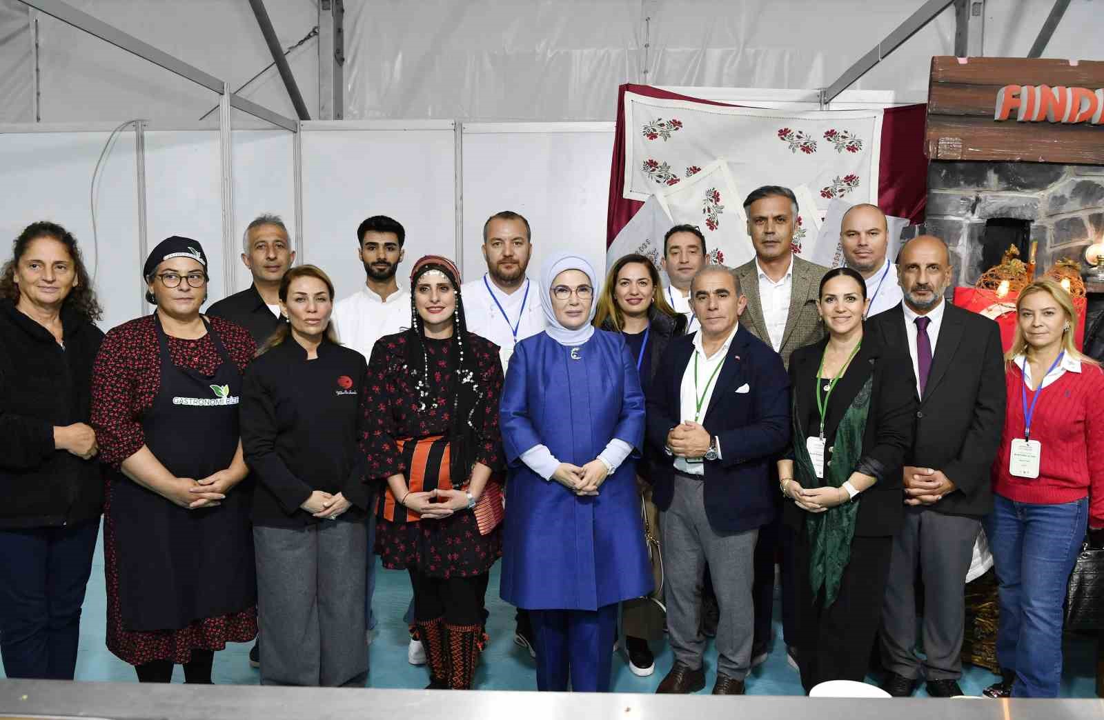 Emine Erdoğan, 5. Rize Gastronomi Günleri’ne katıldı: "Bu anlamlı buluşma, Rize’nin kültürel hafızasını da geleceğe taşıyan bir adım"
