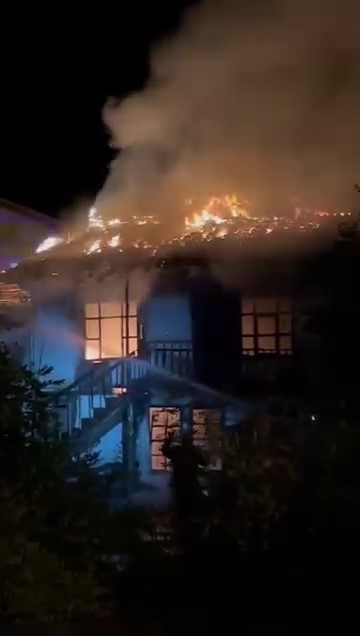 Gümüşhacıköy’de yangında 2 ev zarar gördü