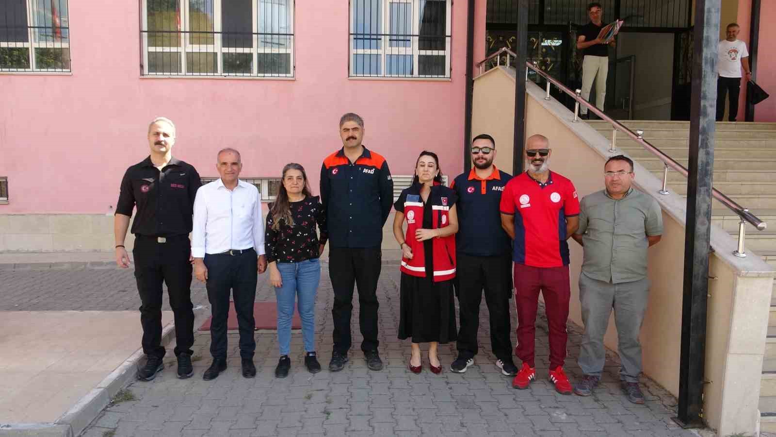 Tunceli’de afet bilinci küçük yaşta kazandırılıyor