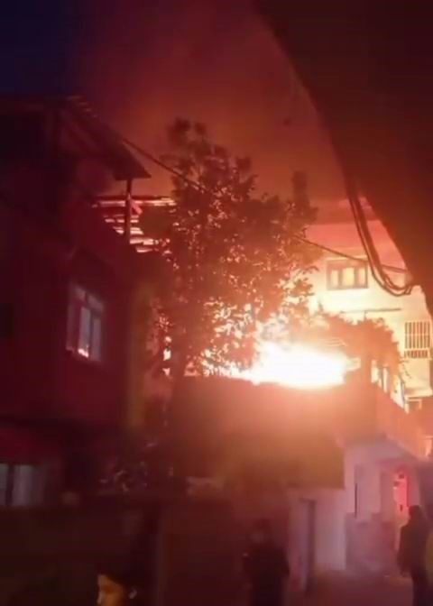 Diyarbakır’da korkutan yangın: Alevler metrelerce yükseldi