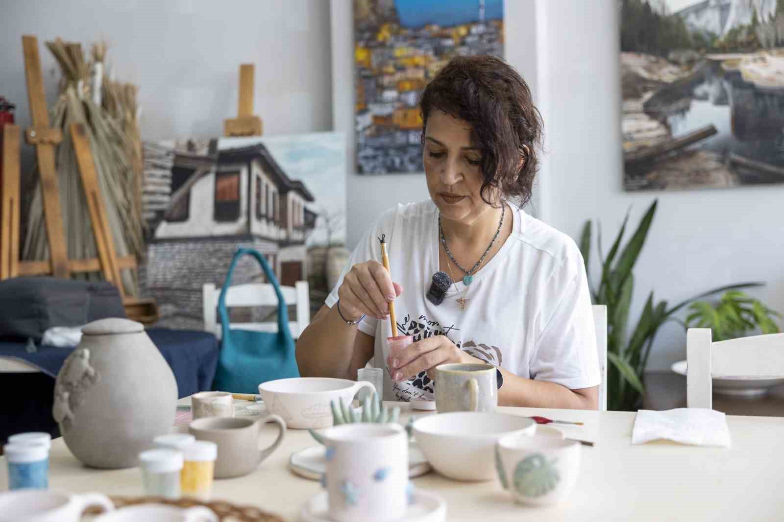 Mersin&rsquo;de &uuml;retici kadın stantları, el emeğine değer katıyor
