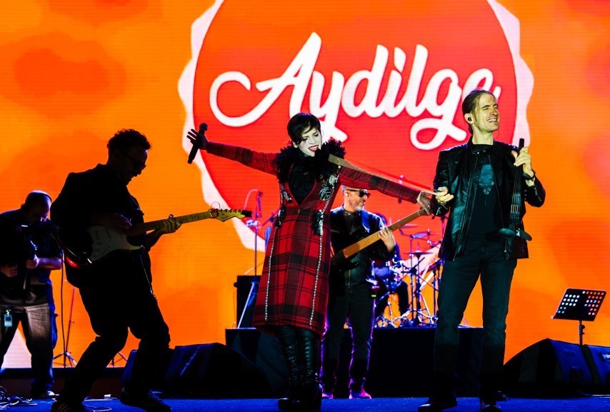 Aydilge&rsquo;den Filistin m&uuml;cadelesine destek
