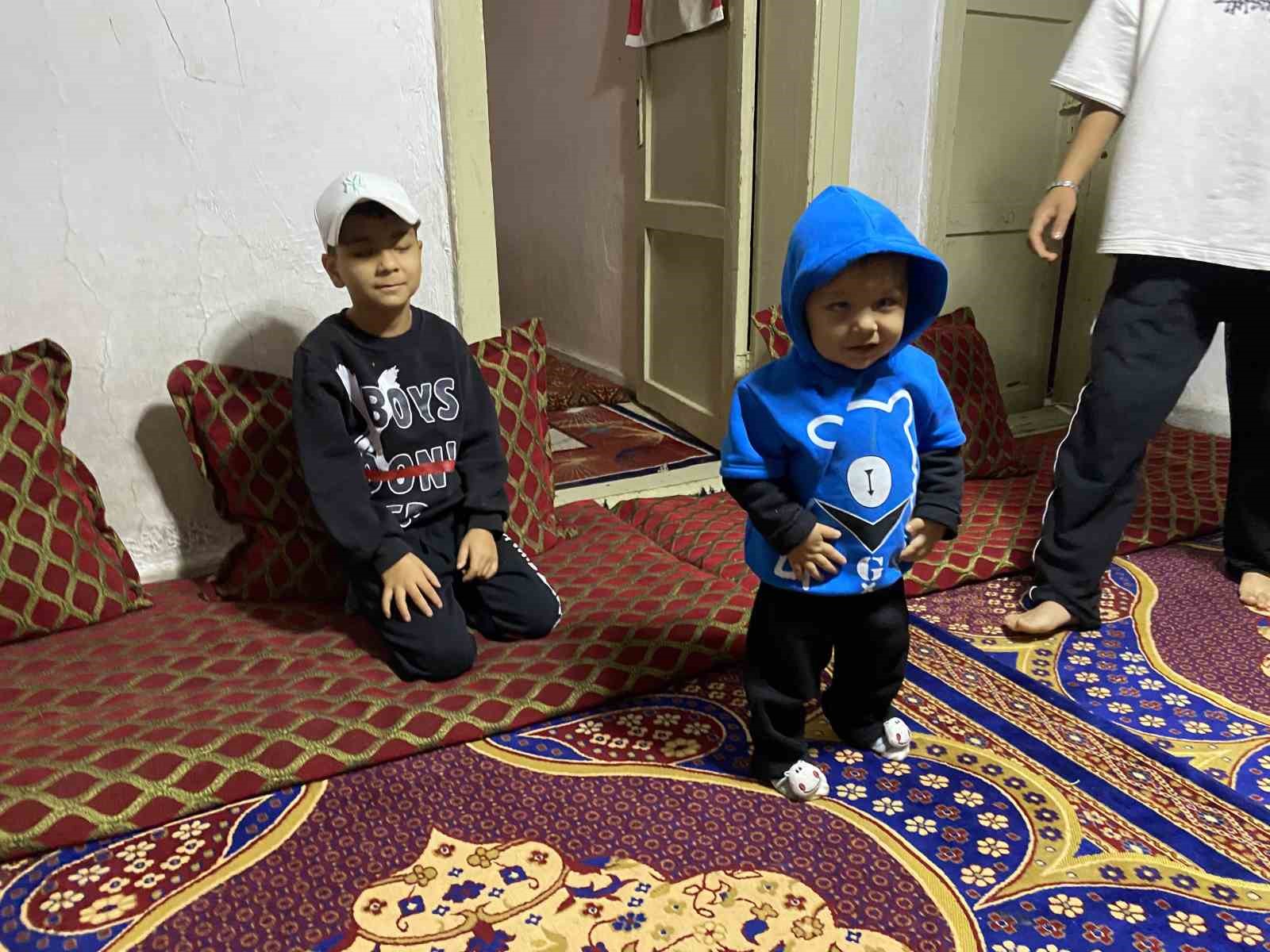 Annelerinin yüzünü ve dünyanın renklerini ilk defa gördüler
