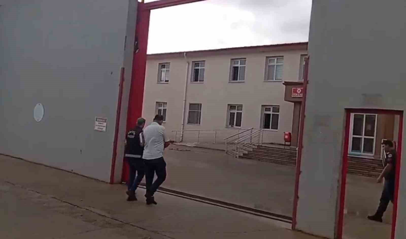 Hatay’da hapis cezasıyla aranan 2 şahıs yakalandı