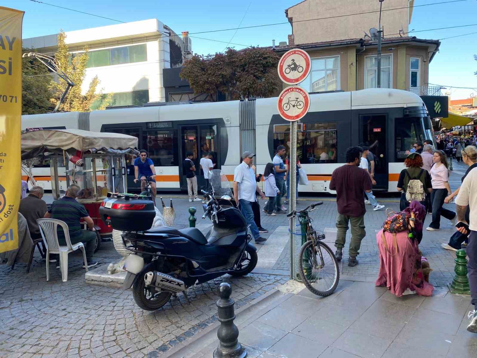 ‘Motosiklet ve bisiklet giremez’ levhaları dikkate alınmıyor
