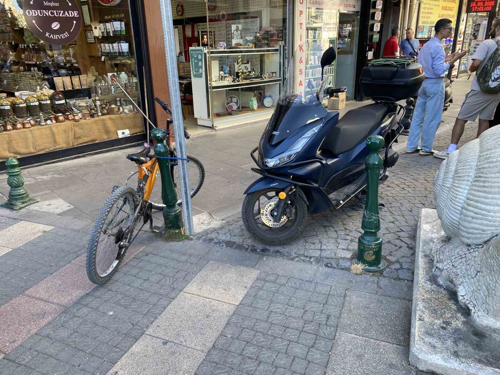 &lsquo;Motosiklet ve bisiklet giremez&rsquo; levhaları dikkate alınmıyor
