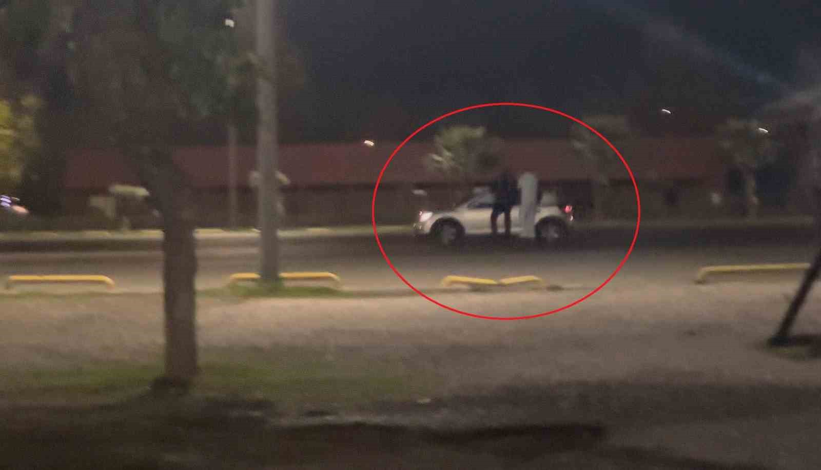 Samsun’da kazaya davetiye: Hareket halindeki aracın üzerine çıktılar