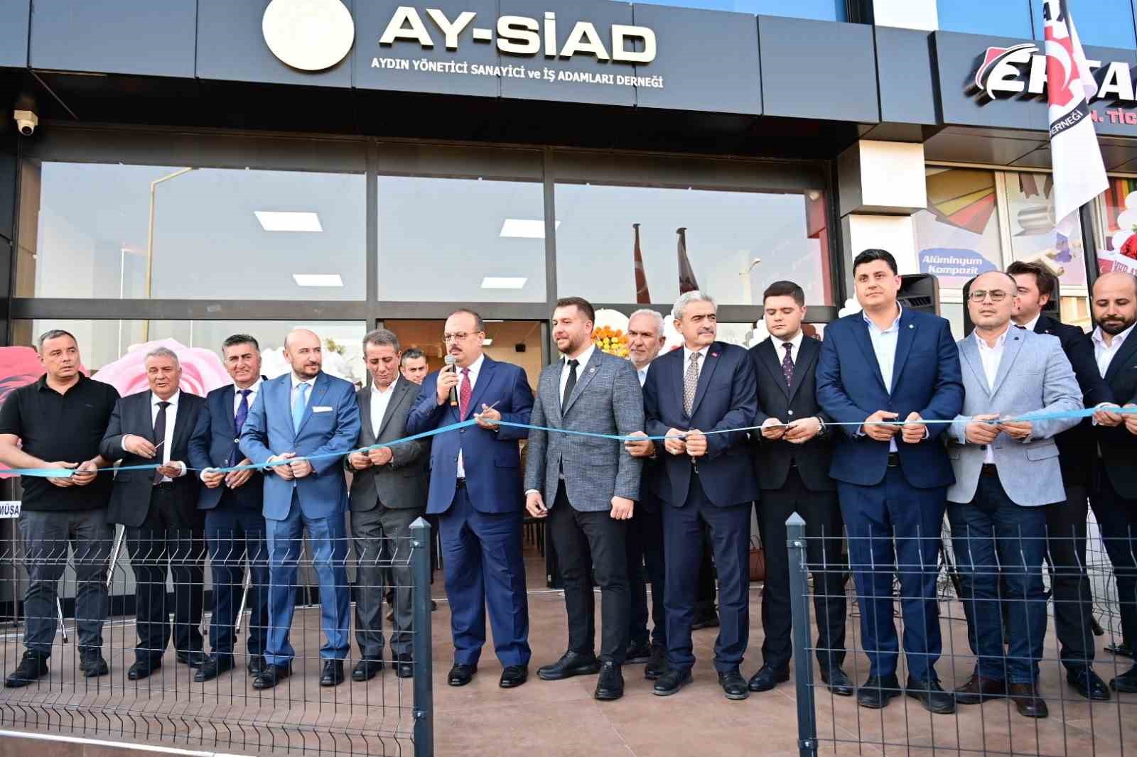 Aydınlı iş adamları yeni hizmet binasına kavuştu
