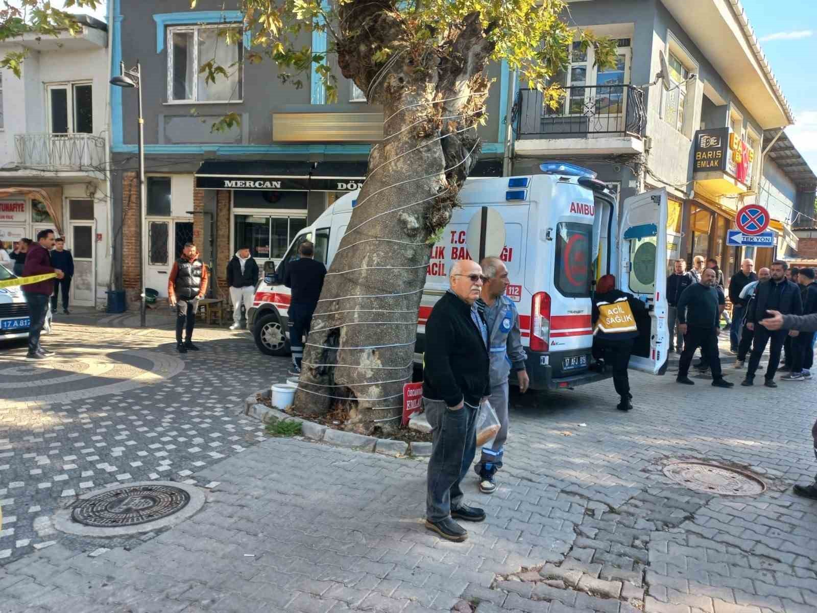 Eşini iş yerinde tüfekle vurarak öldürdü