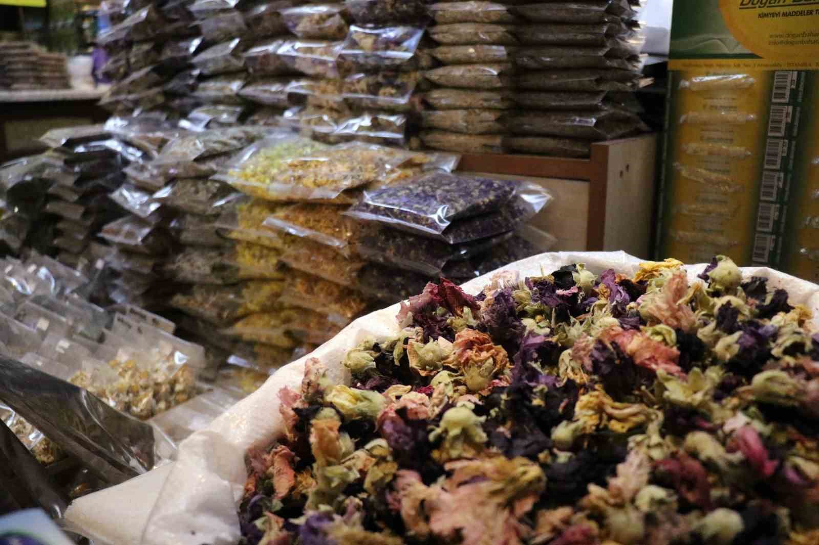 Havalar soğudu, aktarlarda yoğunluk arttı