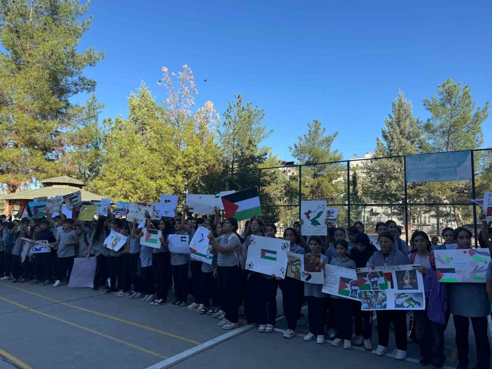 Siirt’te ortaokul öğrencilerinden Gazze’ye destek etkinliği
