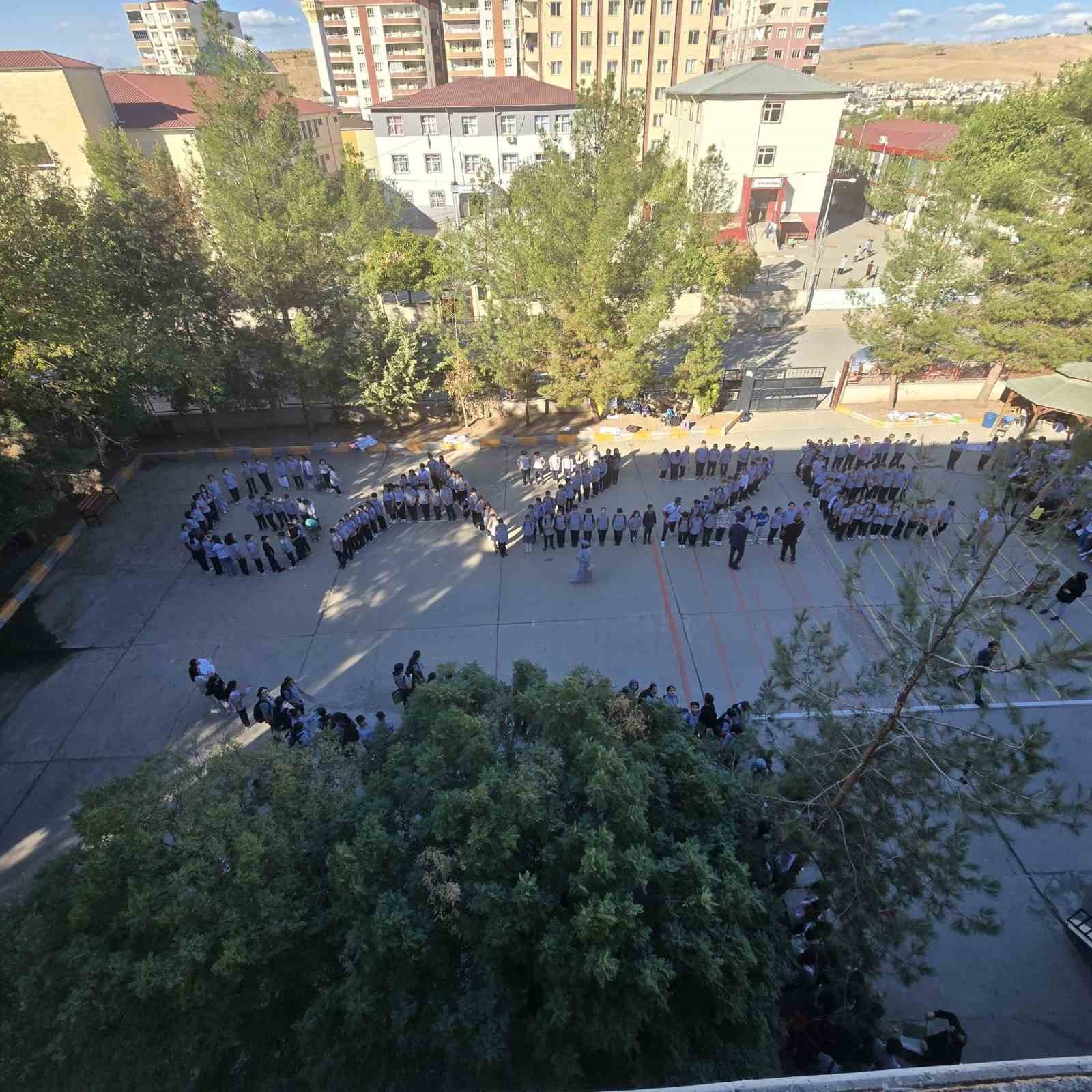 Siirt&rsquo;te ortaokul &ouml;ğrencilerinden Gazze&rsquo;ye destek etkinliği
