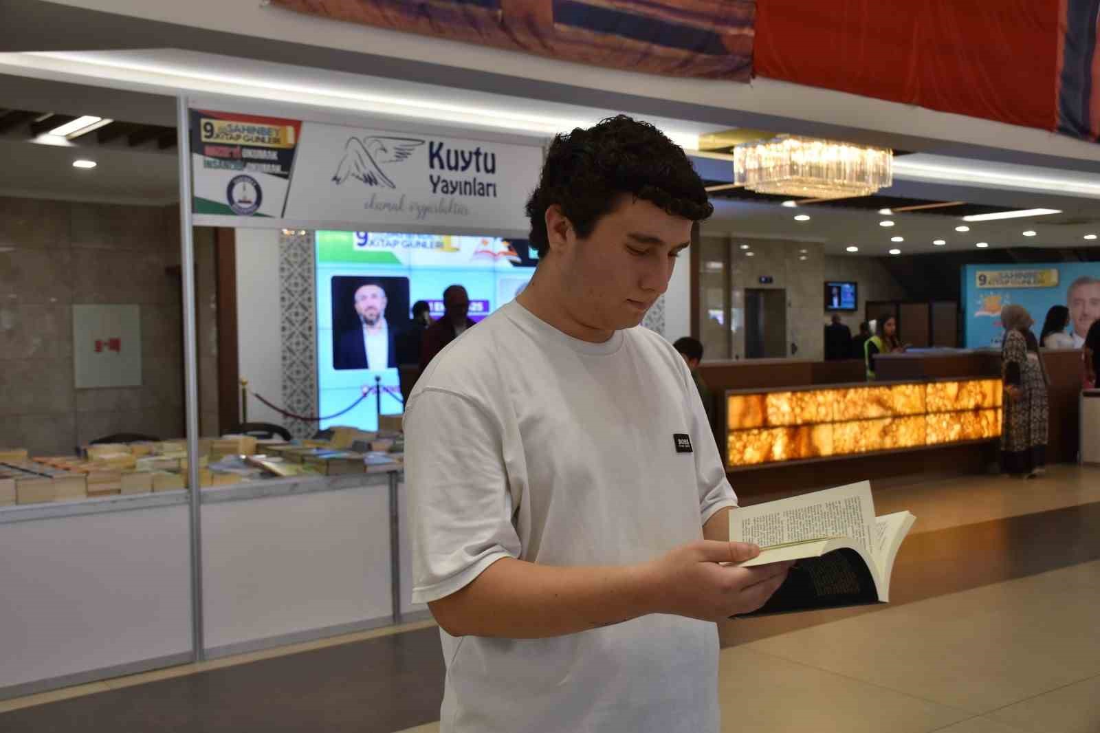 Şahinbey Belediyesi&rsquo;nin 9&rsquo;uncu kitap fuarı kapılarını a&ccedil;tı
