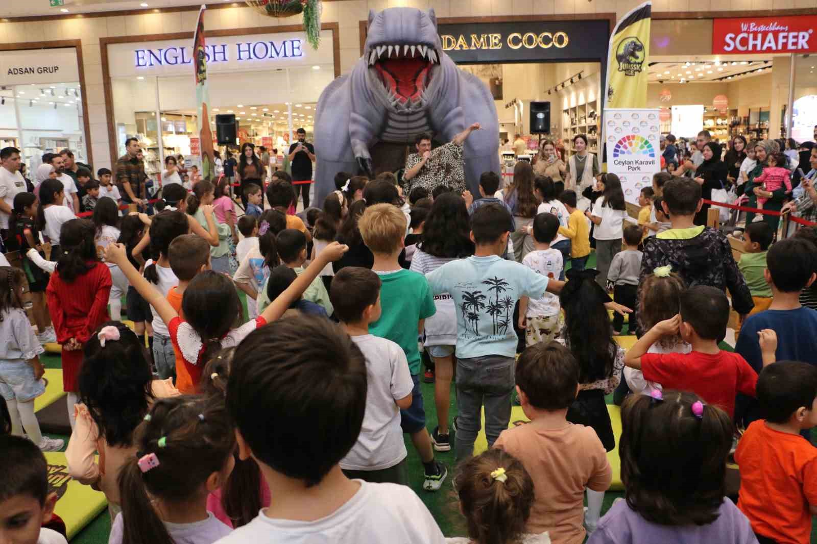 Ceylan Karavil Park’ta "Jurassic Age" etkinliği çocuklarla buluştu