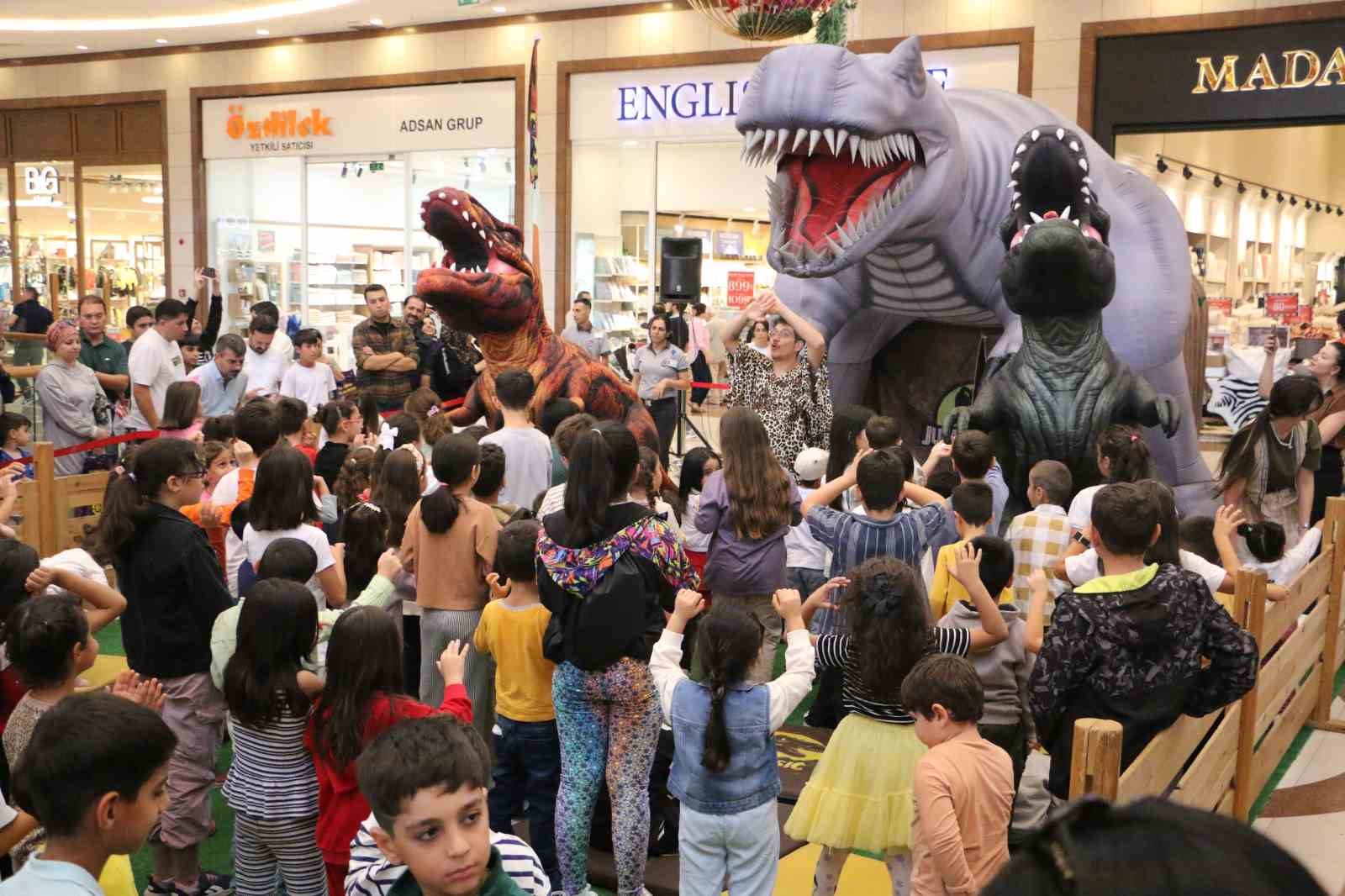 Ceylan Karavil Park&rsquo;ta "Jurassic Age" etkinliği &ccedil;ocuklarla buluştu
