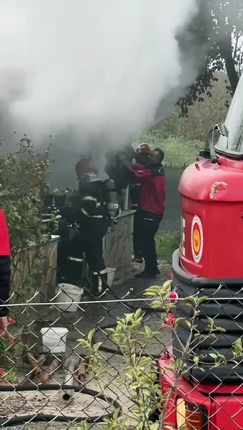 Yangında tek katlı ev kullanılamaz hale geldi
