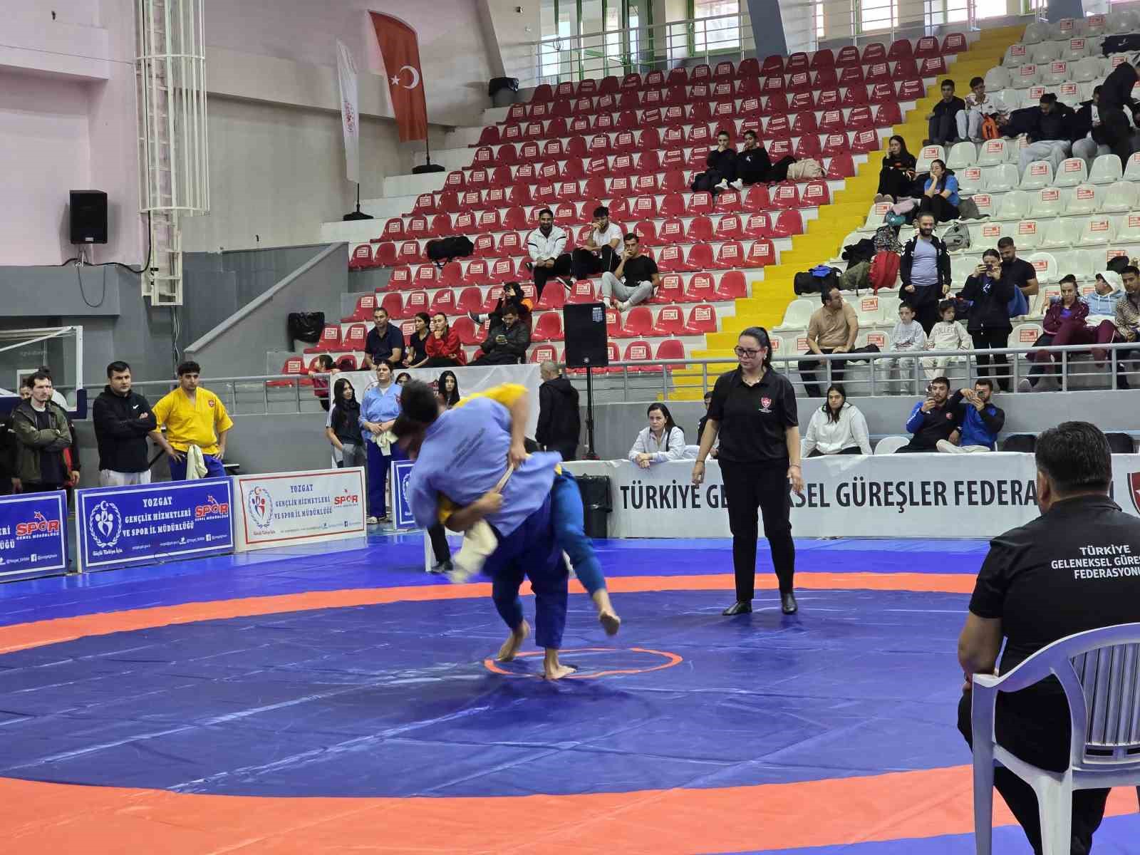 Yozgat’ta 27 ilden 580 sporcunun yarışacağı şampiyona başladı