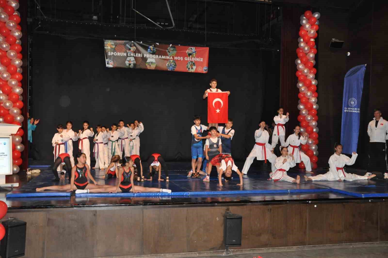 Kars’ta sporun enleri ödüllendirildi