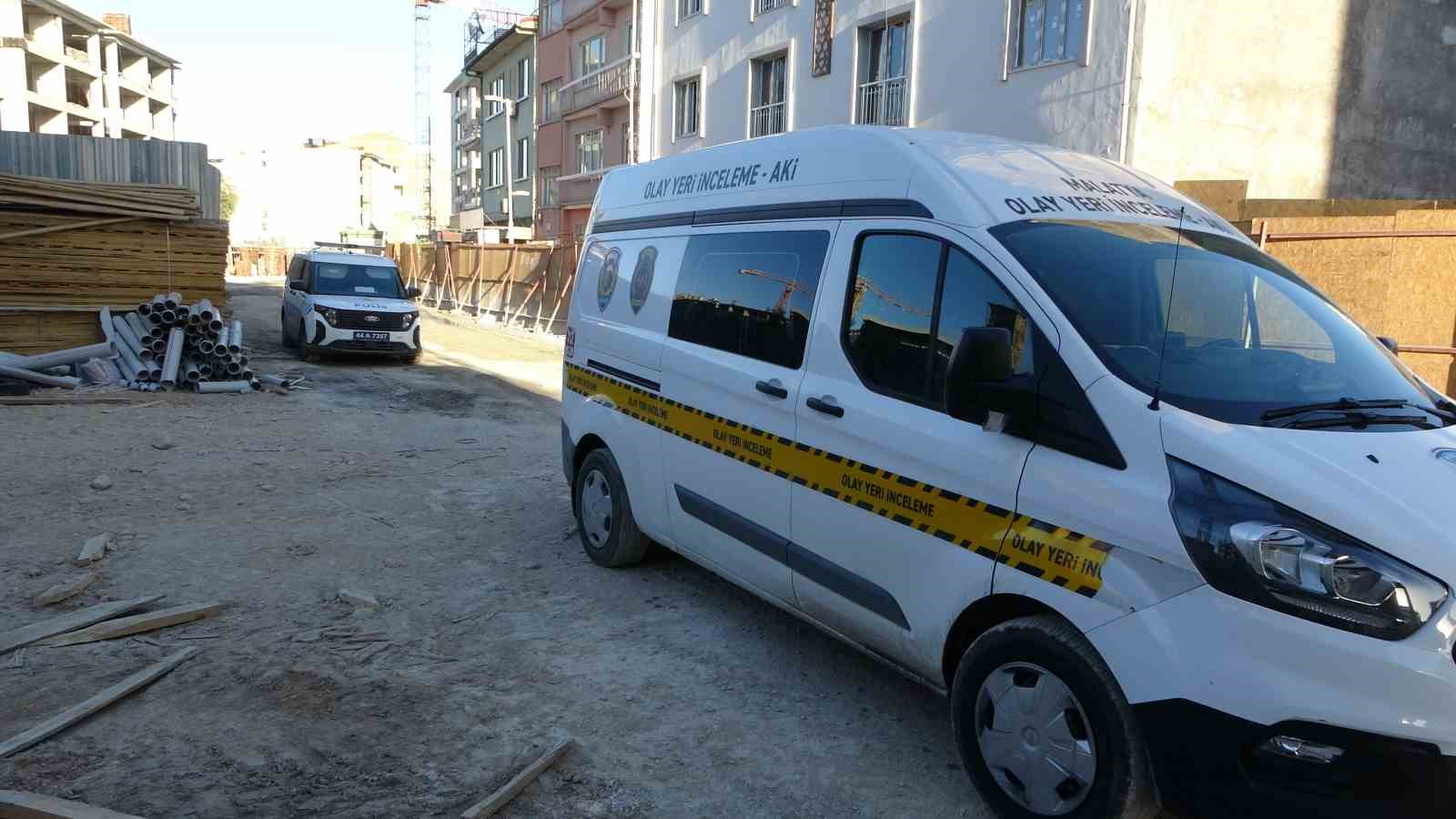 İnşaatta asansör boşluğuna düşen işçi yaralandı