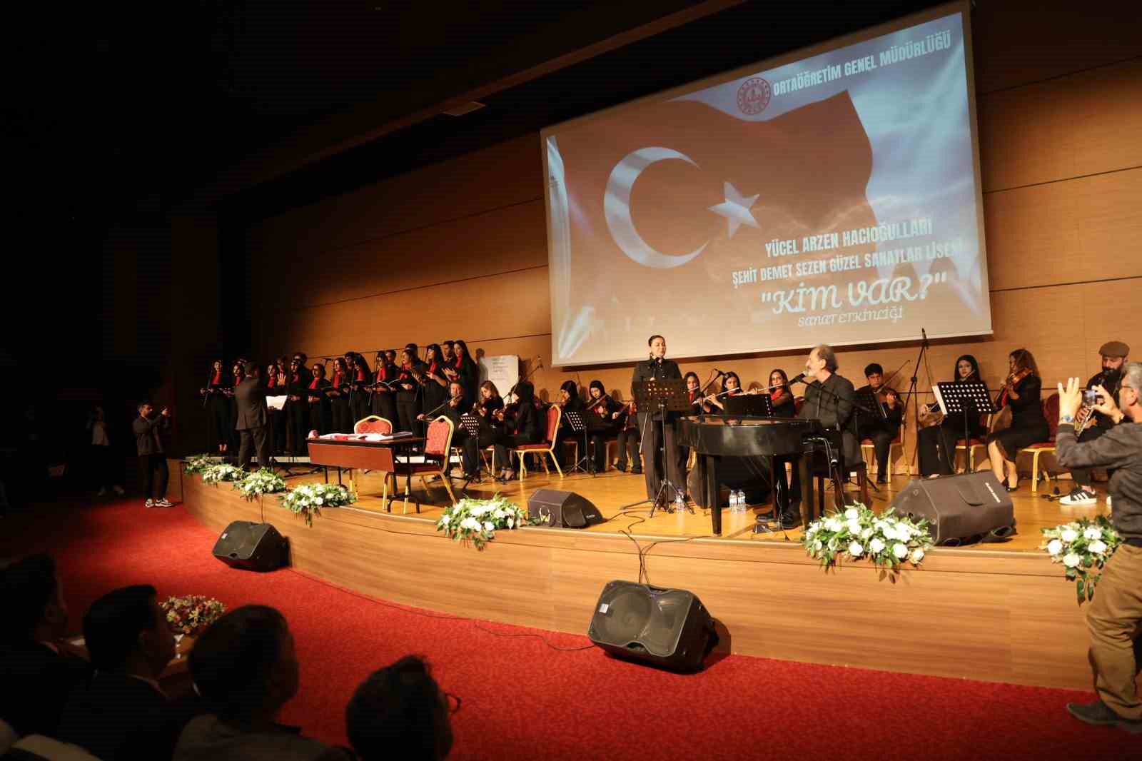 Bakan Tekin: "Gen&ccedil;lerimize vatan sevgisini sanatla g&ouml;stermek istiyoruz"
