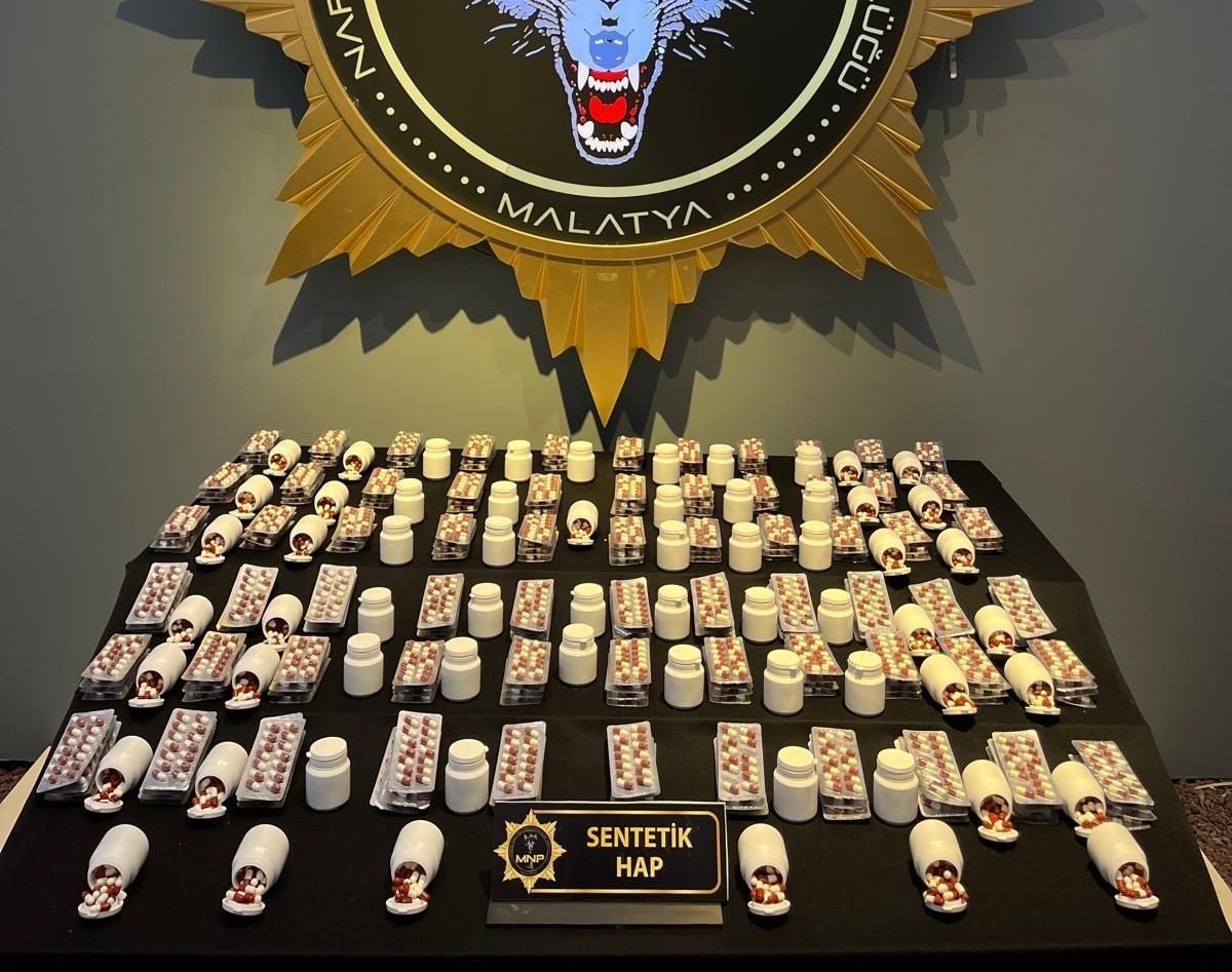 Malatya’da 7 bin 881 adet uyuşturucu hap ele geçirildi, 2 kişi tutuklandı