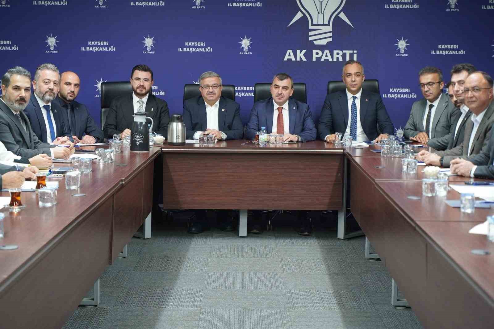 AK Parti Kayseri Teşkilatı&rsquo;nda istişare ve dayanışma ruhu hakim
