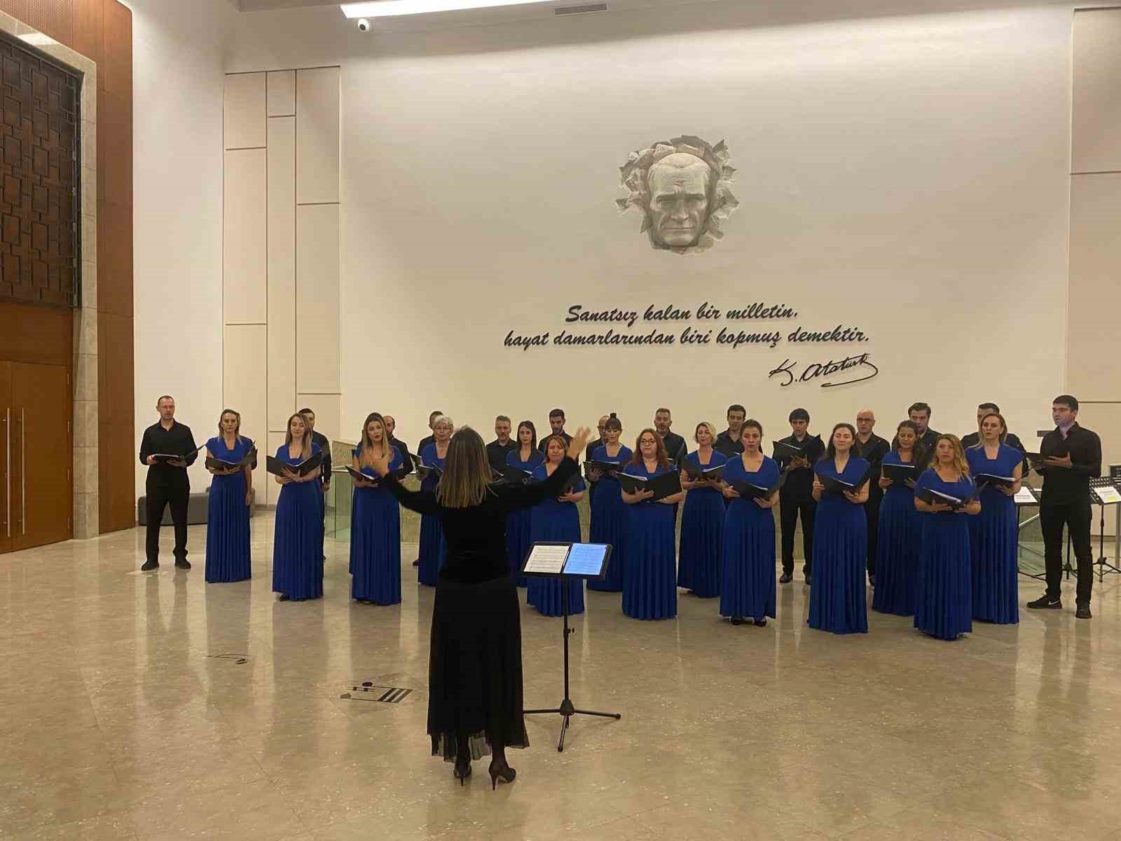 Devlet &Ccedil;oksesli Korosu&rsquo;nun 2025-2026 Sanat Sezonu a&ccedil;ıldı
