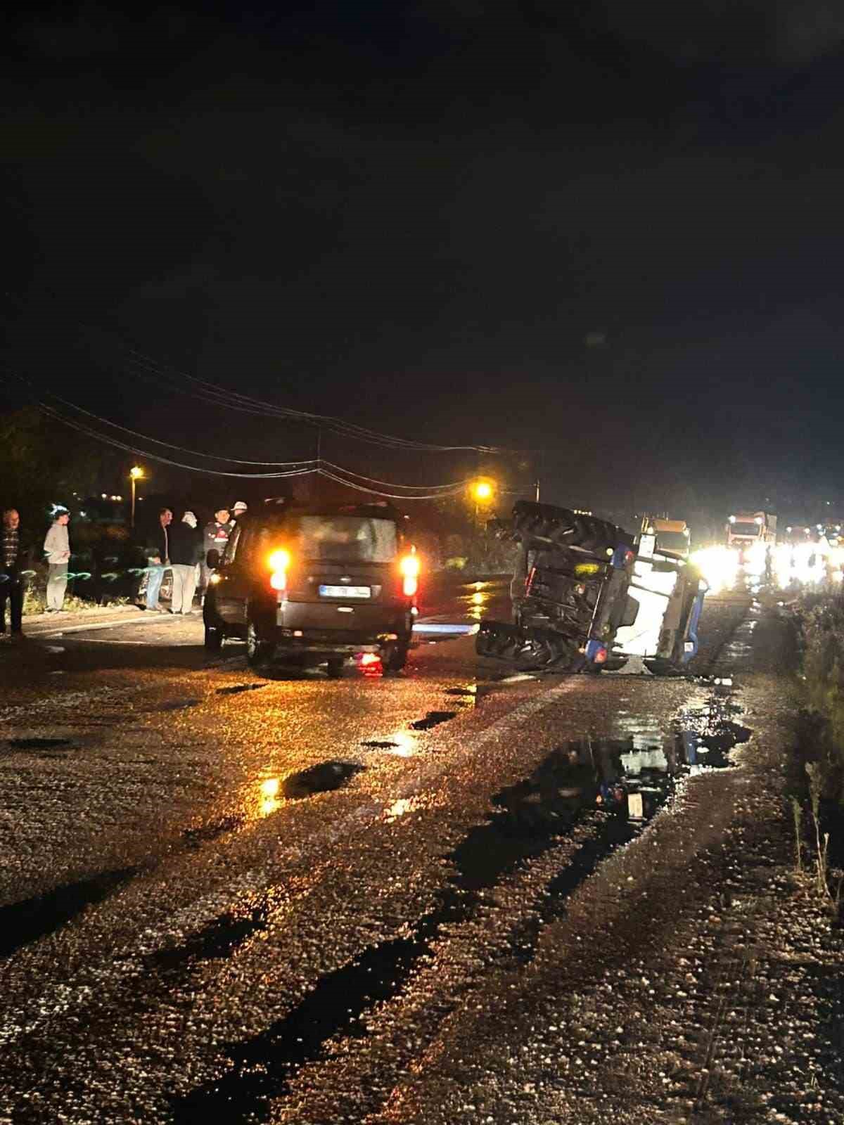 G&ouml;nen&rsquo;de otomobil trakt&ouml;re &ccedil;arptı: 2 yaralı
