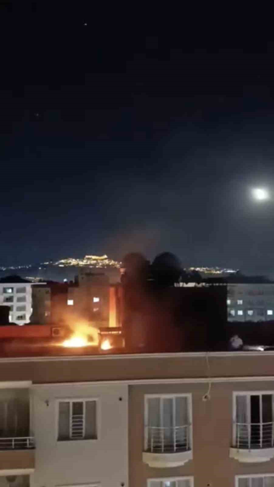 Mardin’de binanın çatısında çıkan yangın söndürüldü