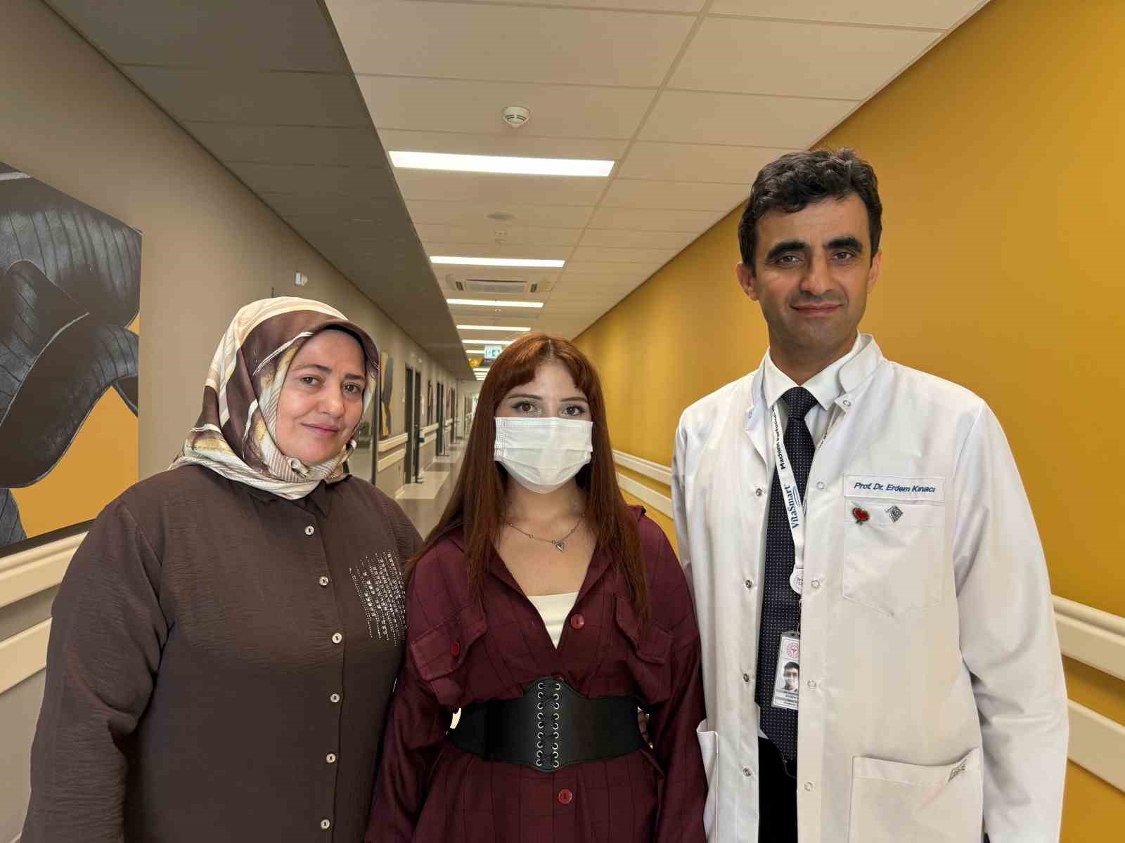 Ardı ardına aldığı ağrı kesiciyle hastanelik oldu, karaciğer nakliyle hayata tutundu
