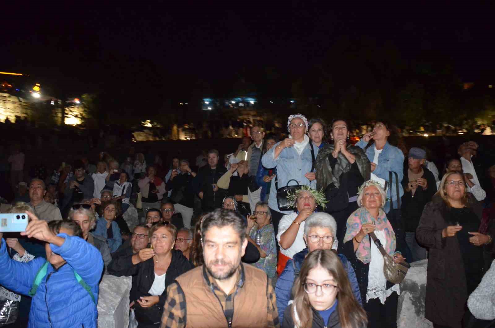 Didim Zeytin Festivali’nde ’zeytinyağı tadım rekoru’ yenilendi