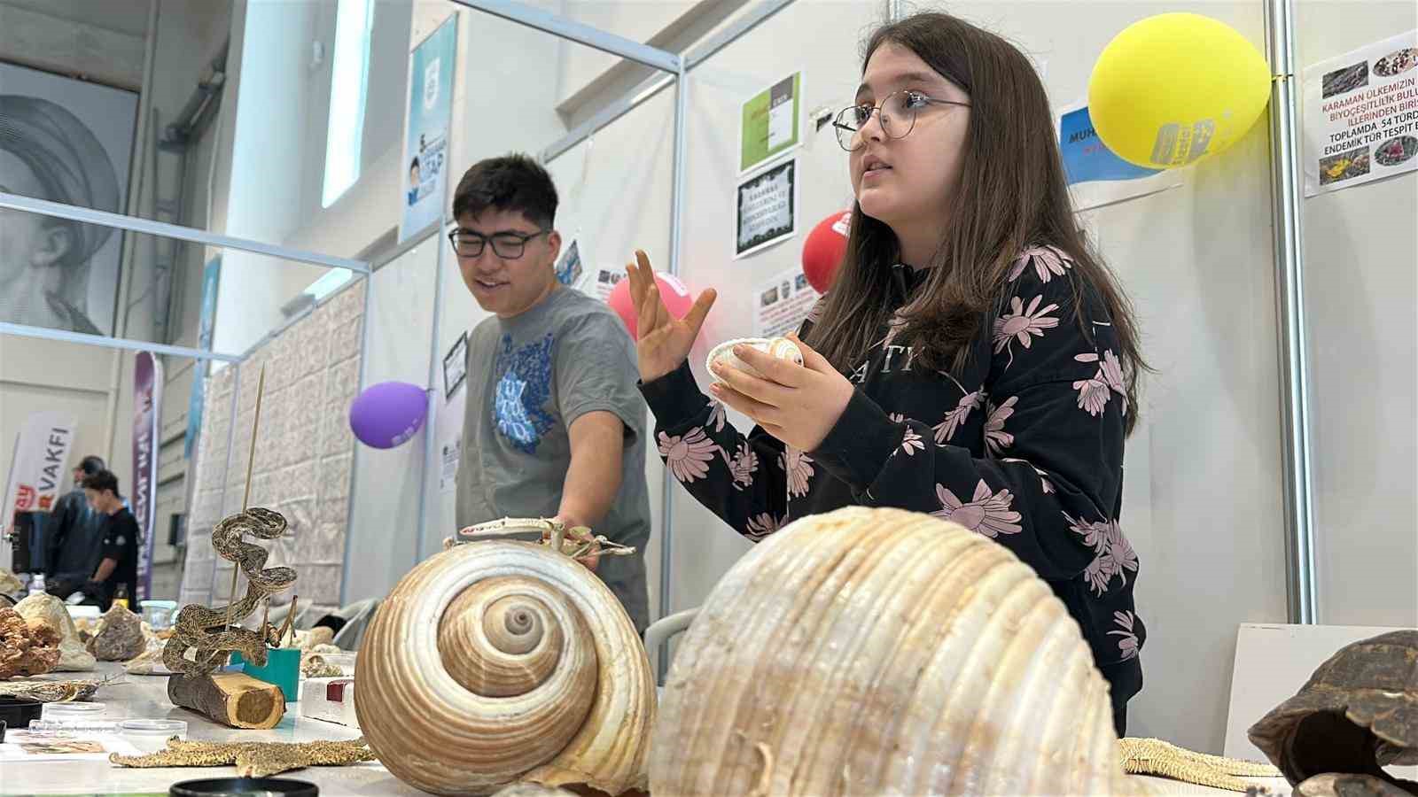 Ailesiyle birlikte topladığı 5 bine yakın fosille müze kurdu