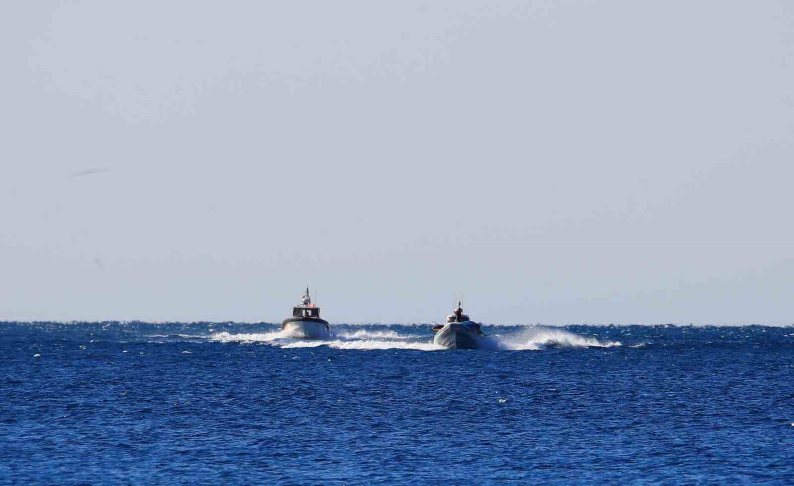 Akdeniz’de 19 SUP board yapan gençler rüzgarla 2 mil açığa sürüklendi
