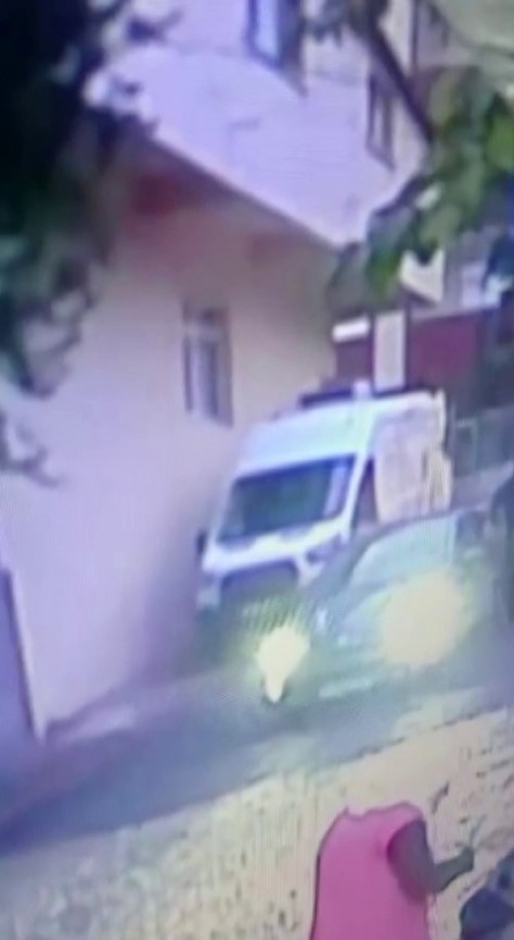 Ümraniye’de sokak ortasında dehşet: Rastgele ateş açıp bir genci kaçırdılar
