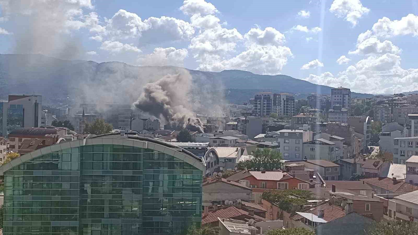 Bursa’da 2 katlı müstakil ev alev alev yandı