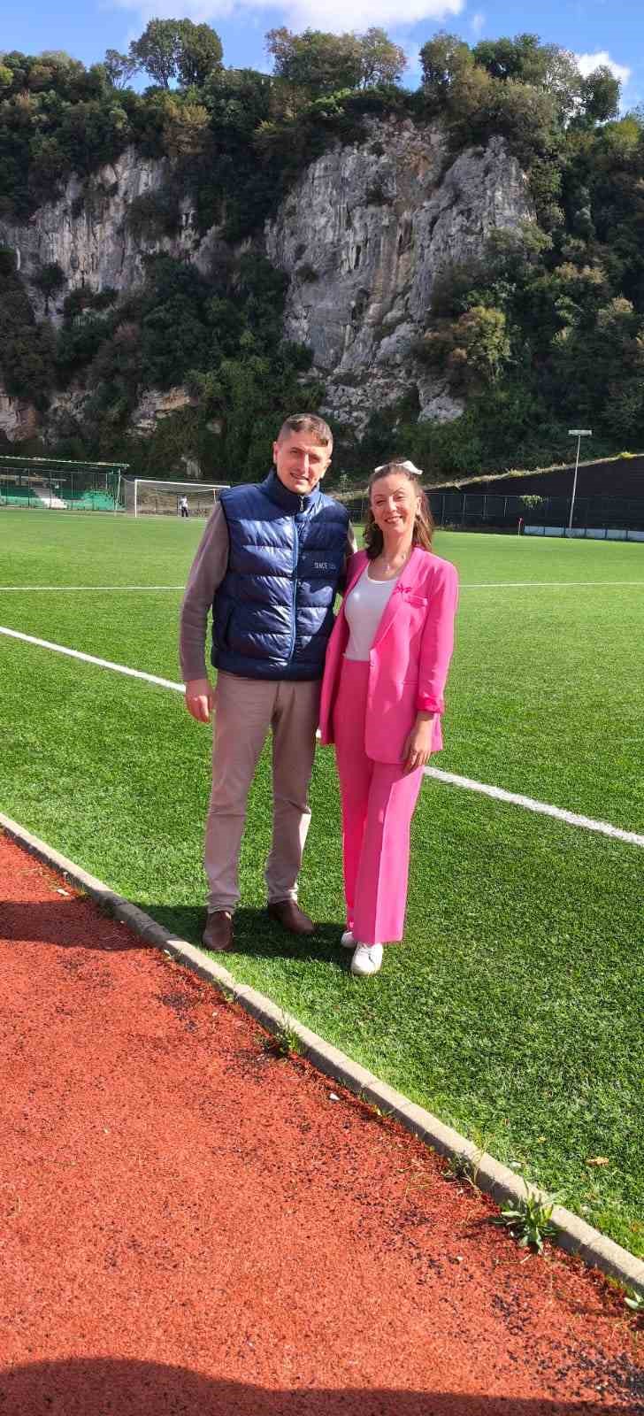 Statta sezon maçı öncesi, kanseri yenen Nilda Kadam için balonlar gökyüzüne bırakıldı