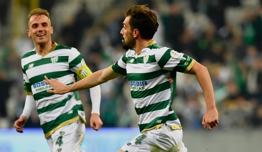 Bursaspor Tahsin Tam yönetiminde Menemen FK’yı 3-0 mağlup etti
