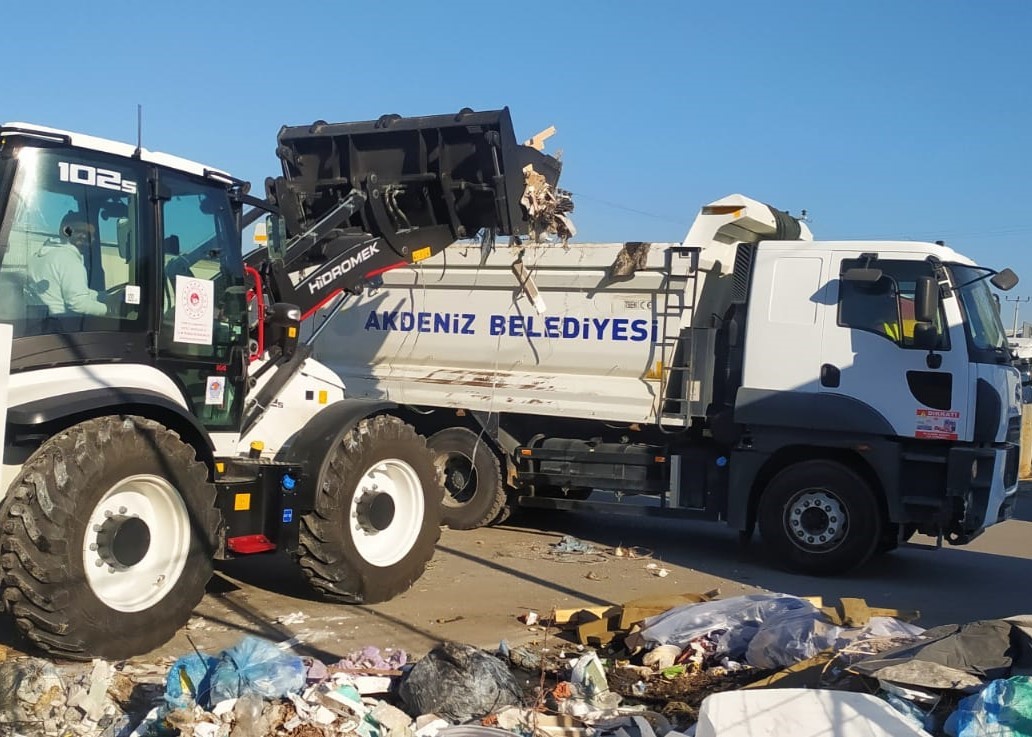 Akdeniz’de atık toplama çalışmaları hafta sonu da devam ediyor